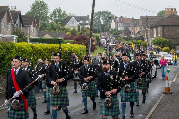 450 people parading down Harcombe Hill